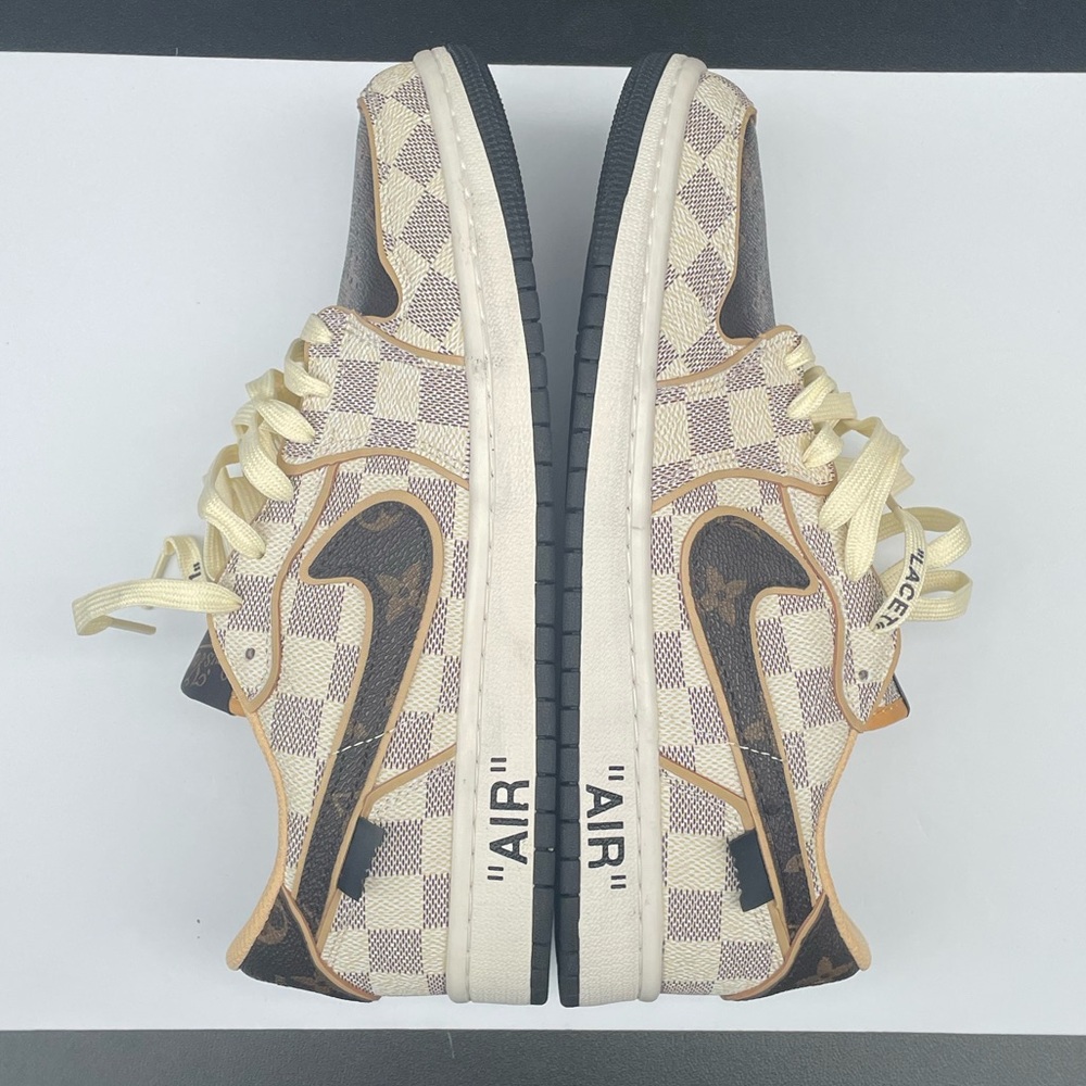 Louis Vuitton Men’s Low-Top Sneakers in Beige/Brown - Picture 9 of 11